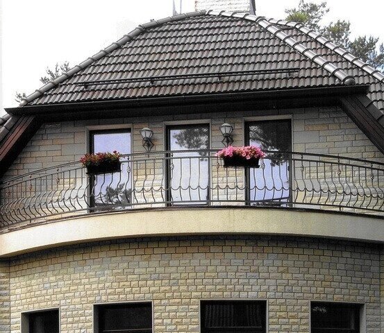 Кованый балкон с корзинками ##от компании## Ковка-Трейд - ##фото## 1