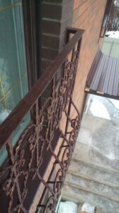 Кованый балкон коричневый