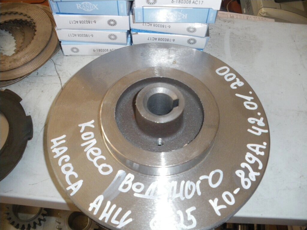 Корпус сальника дз95. 42 01 001 01. 01. 200-01. Манжета 25х42х10.