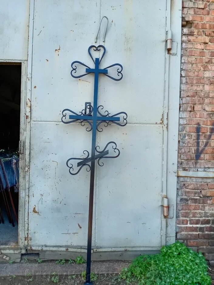Крест металлический на кладбище. от компании ОградыНовосибирск - фото 1