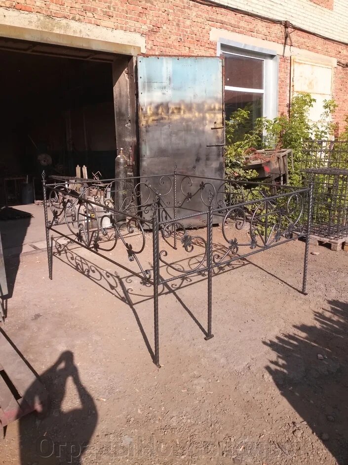 Оградка могильная с полимерным покрытием 2х3 от компании ОградыНовосибирск - фото 1