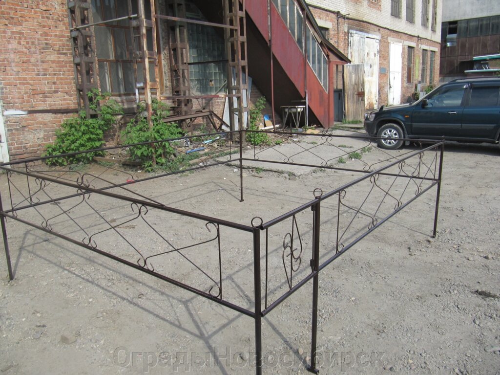 Оградка на могилу простая 1.5 на 2 от компании ОградыНовосибирск - фото 1