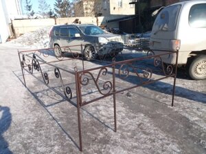 Оградка на кладбище холодной ковки простая 2 на 2.5