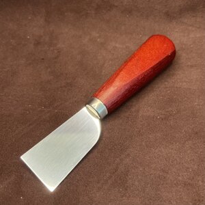Нож для раскройки кожи шпальтовоный (шорный)