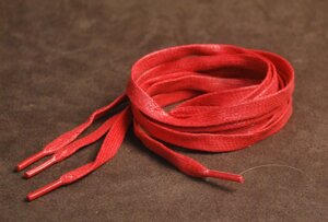 Шнурки плоские вощенные 8мм 90см красный