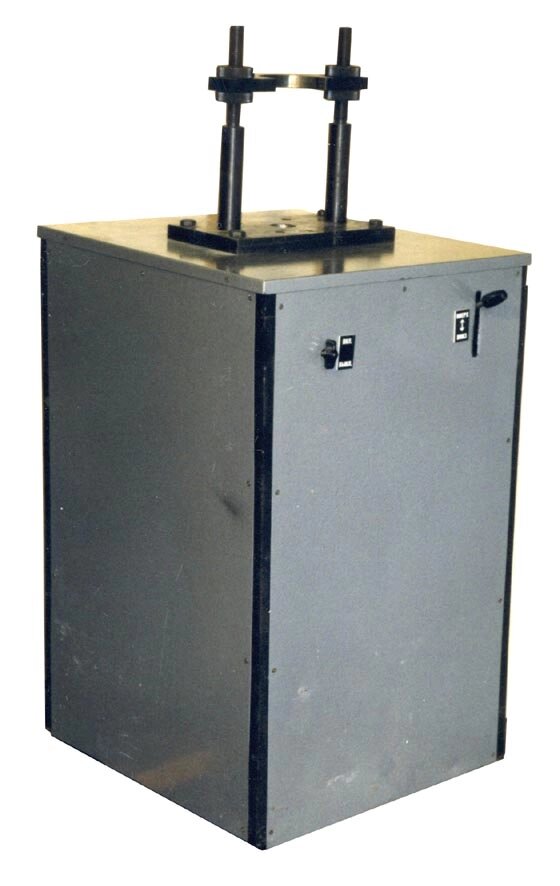 Выпрессовочное устройство ВУ-АБ с комплектом сменных вкладышей от компании ООО "АССЕРВИС" лабораторное оборудование и весы по низким ценам. - фото 1