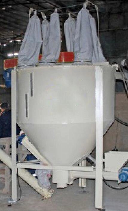 Двухшнековый вертикальный смеситель комбикормов СВД-5 от компании Агротехмаш-55 - фото 1
