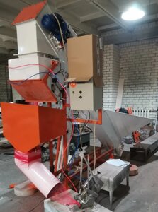 Ленточный весовой дозатор для фасовки овощей в сетку-рукав