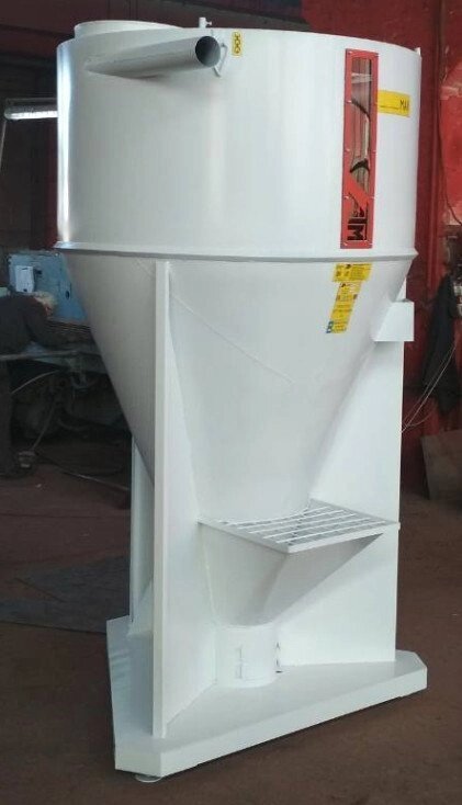 Смеситель вертикальный для сыпучих продуктов (кормов и зерна) СВ-2,3Ш от компании Агротехмаш-55 - фото 1