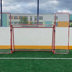 Ворота хоккейный с защитной сеткой.