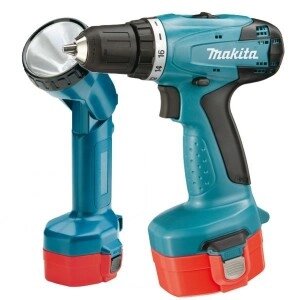 Шуруповерт аккумуляторный MAKITA 6281DWPLE (14,4 V, 36 Н/м, 2акк. 2 скор., 1,3Ah + фонарь)