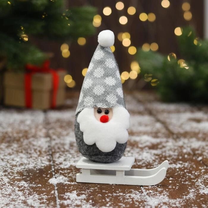 Мягкая игрушка Дед Мороз на санках в шапке от компании CountryGifts - фото 1