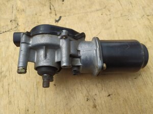Моторчик стеклоочистителя передний MR957879 (2) Mitsubishi Lancer 9 Митсубиси Лансер 9