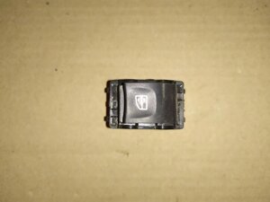 Кнопка стеклоподъемника левая 254010003R Renault Fluence Рено Флюенс 2012