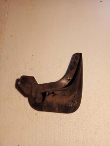 Брызговик передний правый Hyundai Getz Хендай Гетц
