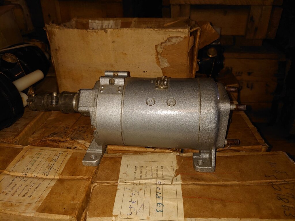 Электродвигатель ТИП  Д-200 (12А 27V 2750об/мин) - обзор