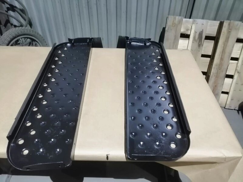 Подножка в сб. на автомобиль ЗИЛ-4331(4331-8405013). Цена 3500 руб ...