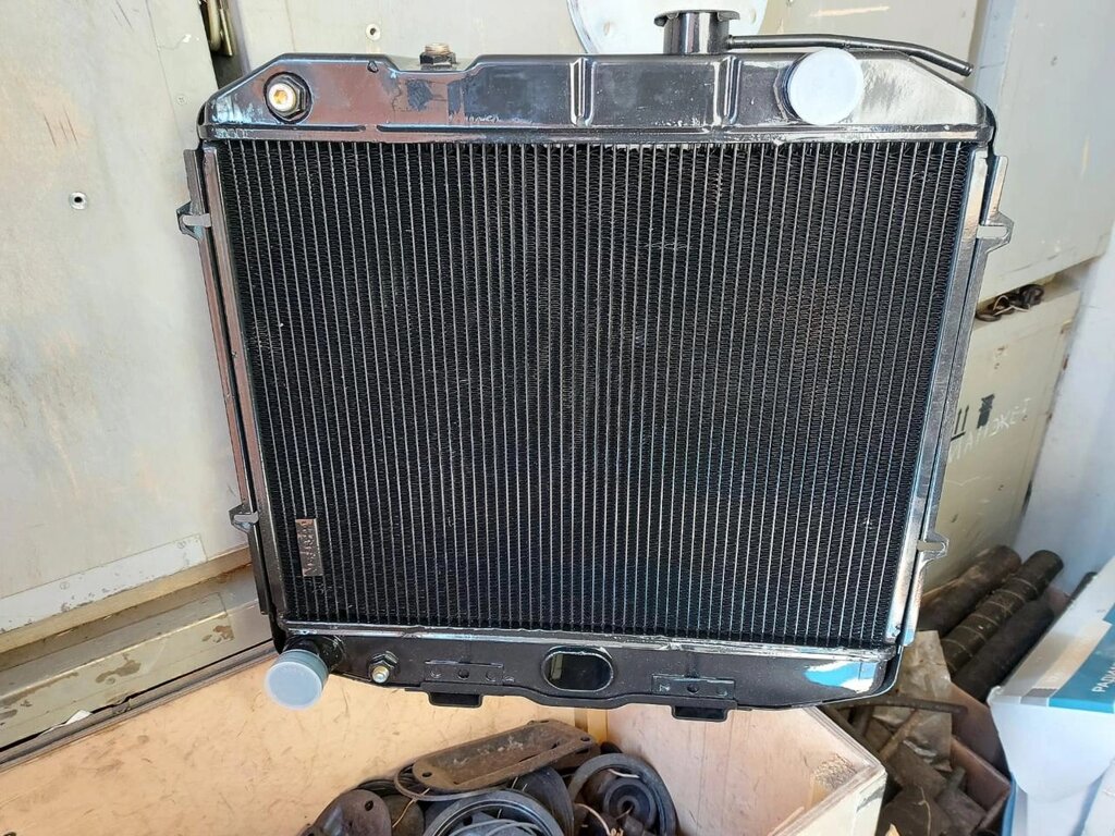 Радиатор охлаждения 3-х рядный медный для УАЗ с отверстием под датчик 3160-1301010-10 от компании Тех-Деталь96 - фото 1