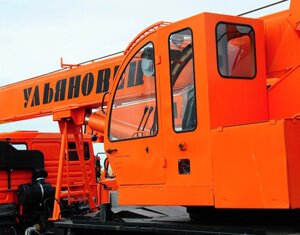 Стекло заднее кабины крана Ульяновец МКТ-25 (555х485) в Челябинской области от компании ООО"ЧелябГидроКран"
