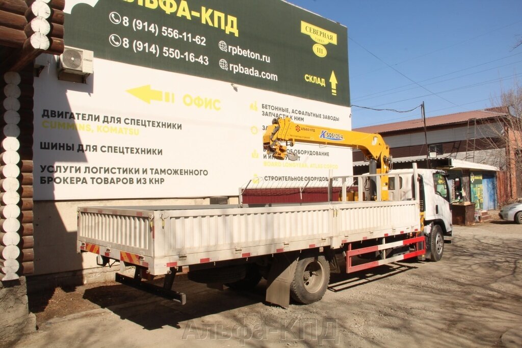 Бортовой автомобиль Isuzu Elf с КМУ XCMG 5 тонн