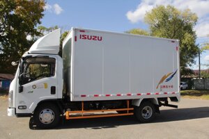Изотермический фургон Isuzu Elf 4х2, г/п 2100 кг