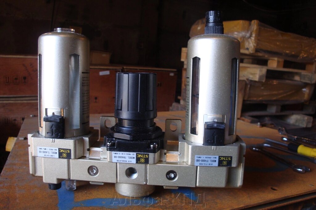 Регулятор давления воздуха с лубрикатором и воздушным фильтром от компании Альфа-КПД - фото 1