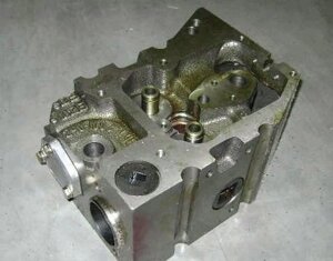 Головка блока цилиндров для  двигателя  ямз 240 раздельные  головки  c клапанами с хранения на  240-1003013-Е2