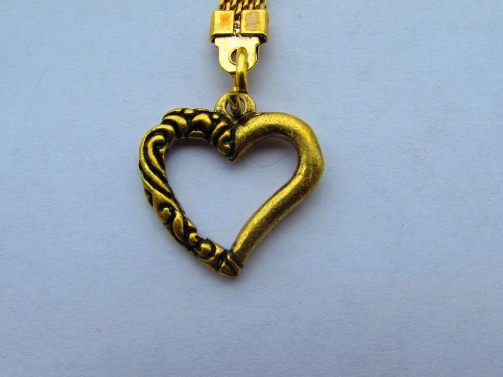 Брелок сувенирный "Сердце" латунь от компании Магазин сувениров и подарков "Особый Случай" в Челябинске - фото 1
