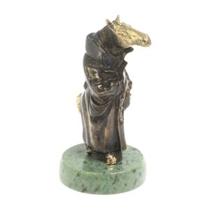 Бронзовая статуэтка "Конь в пальто" из нефрита