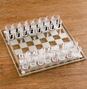 Игра "Пьяные шахматы", 32 рюмки, поле 25 х 25 см