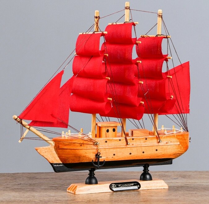 Корабль сувенирный малый «Дакия», борта светлое дерево, паруса алые, 52322 см от компании Магазин сувениров и подарков "Особый Случай" в Челябинске - фото 1