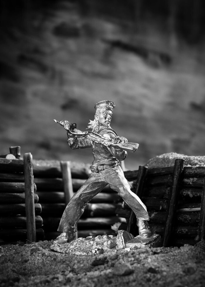 Оловянный солдатик Моряк с винтовкой от компании Магазин сувениров и подарков "Особый Случай" в Челябинске - фото 1