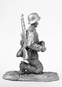 Оловянный солдатик Немецкий расчет РАК 35 (заряжающий)