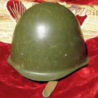 Военные каски и шлемы