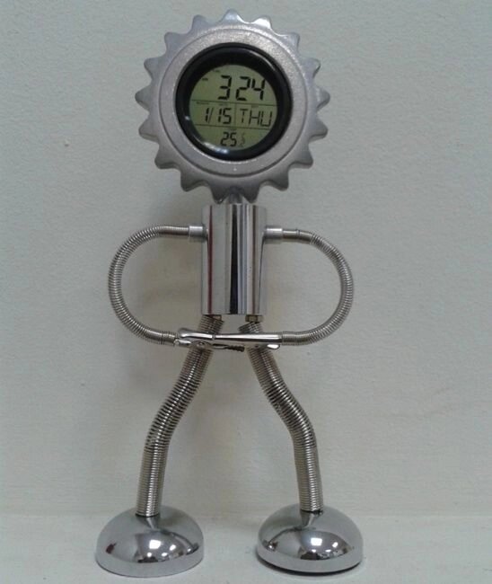 003 Часы-будильник &quot;Робот&quot; электронные (календарь, термометр) - сравнение