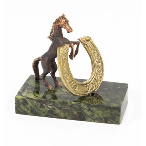 Статуэтка "Конь с подковой на удачу" бронза змеевик