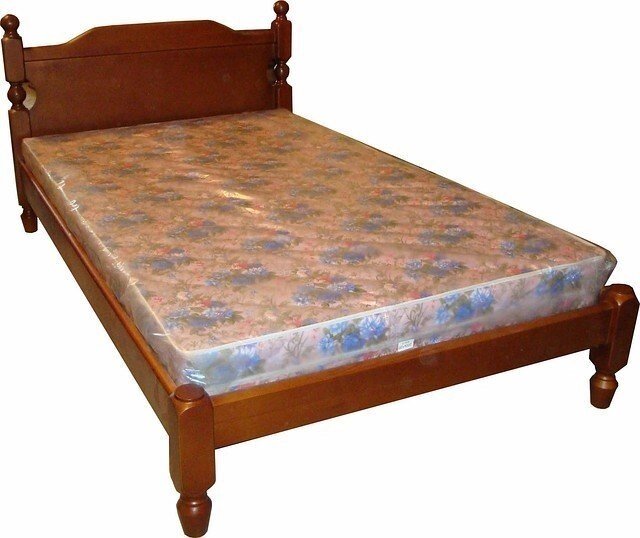 Кровать из массива КР-2 от компании Ассорти Мебель для ВСЕХ - фото 1