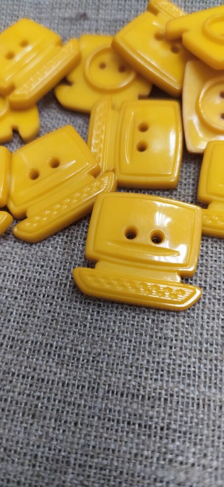 АКЦИЯ! Пуговицы детские пластик 2 прокола, 2см/2см (желтый) от компании Магазин ШвейМаг - фото 1