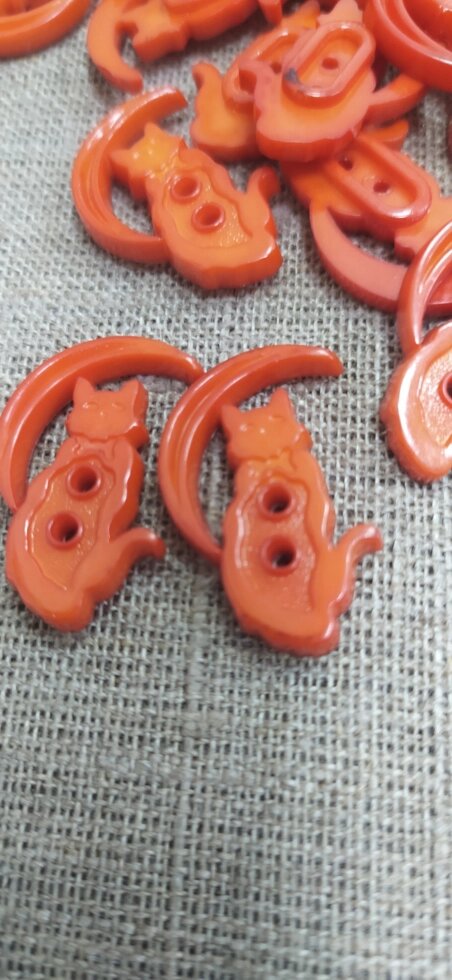 АКЦИЯ! Пуговицы детские пластик 2 прокола, 3см/1,5см (оранжевый) от компании Магазин ШвейМаг - фото 1