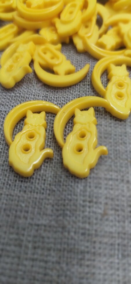 АКЦИЯ! Пуговицы детские пластик 2 прокола, 3см/1,5см (желтый) от компании Магазин ШвейМаг - фото 1