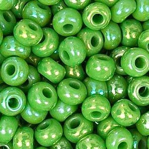 Бисер Чехия, №10, 50г (зеленый непрозрачный, радужный ) от компании Магазин ШвейМаг - фото 1