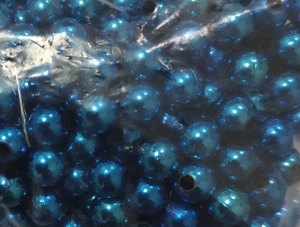 Бусины пластиковые перламутровые d-10мм,100гр (синий металлизированный) от компании Магазин ШвейМаг - фото 1