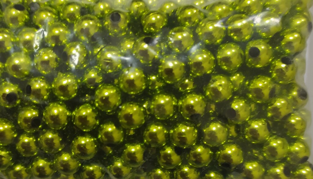 Бусины пластиковые перламутровые d-6мм,100гр  (салатовый металлизированный) от компании Магазин ШвейМаг - фото 1