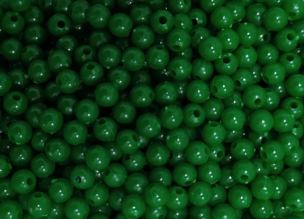 Бусины пластиковые перламутровые d-8мм,100гр  (зеленый матовый) от компании Магазин ШвейМаг - фото 1