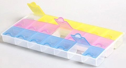 Контейнер для мелочей Дни недели пластмассовый 3 ряда,  21 ячейка (розовый/голубой/желтый) от компании Магазин ШвейМаг - фото 1