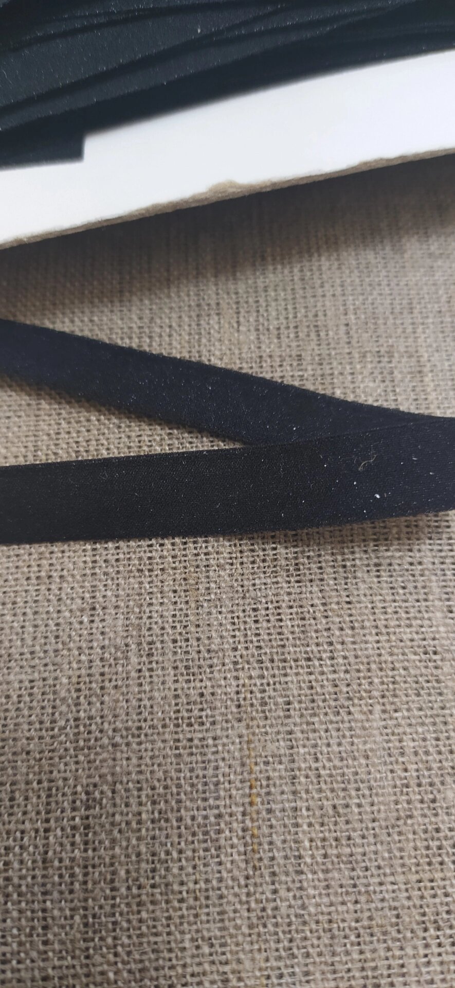 Косая бейка стрейч шир 12мм, 20м (черная матовая) от компании Магазин ШвейМаг - фото 1