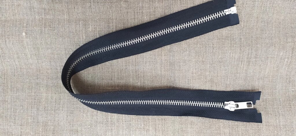 Молния металл 40см №5, 1замок р/н (черная с никелем) от компании Магазин ШвейМаг - фото 1