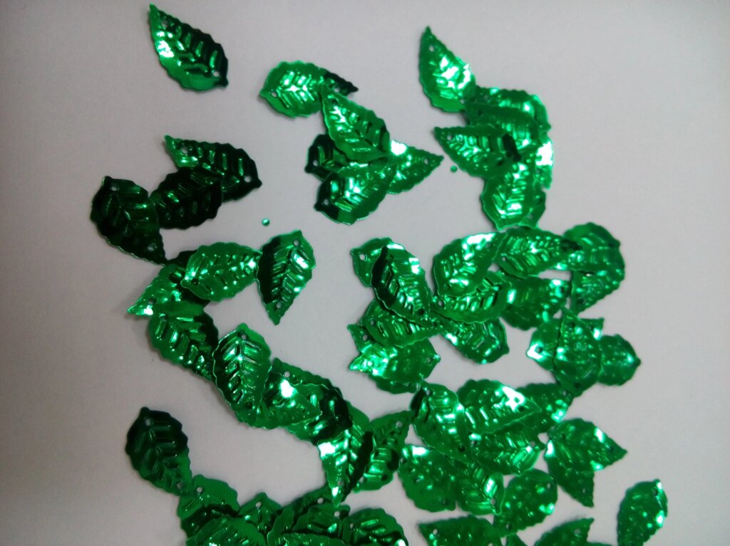 Пайетки 20мм/18мм, 25гр (зеленый лист) от компании Магазин ШвейМаг - фото 1
