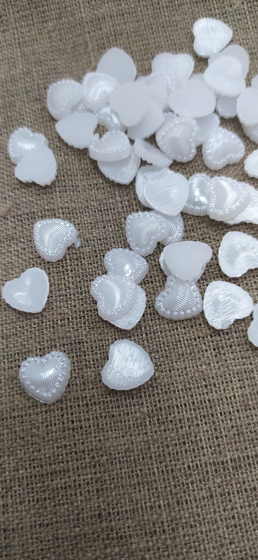 Поулубусины клеевые декоративные 10мм,100гр (белые сердечки) от компании Магазин ШвейМаг - фото 1