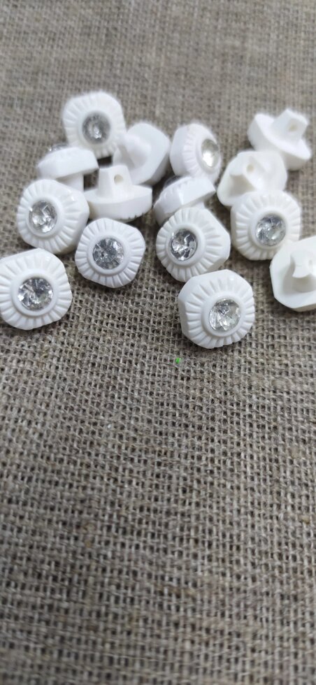 Пуговицы блузочные пластик d-11мм  (белые) от компании Магазин ШвейМаг - фото 1